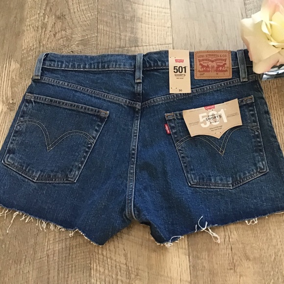 LEVI’S 501 MID RISE SHORTS 🎀 - Picture 2 of 6